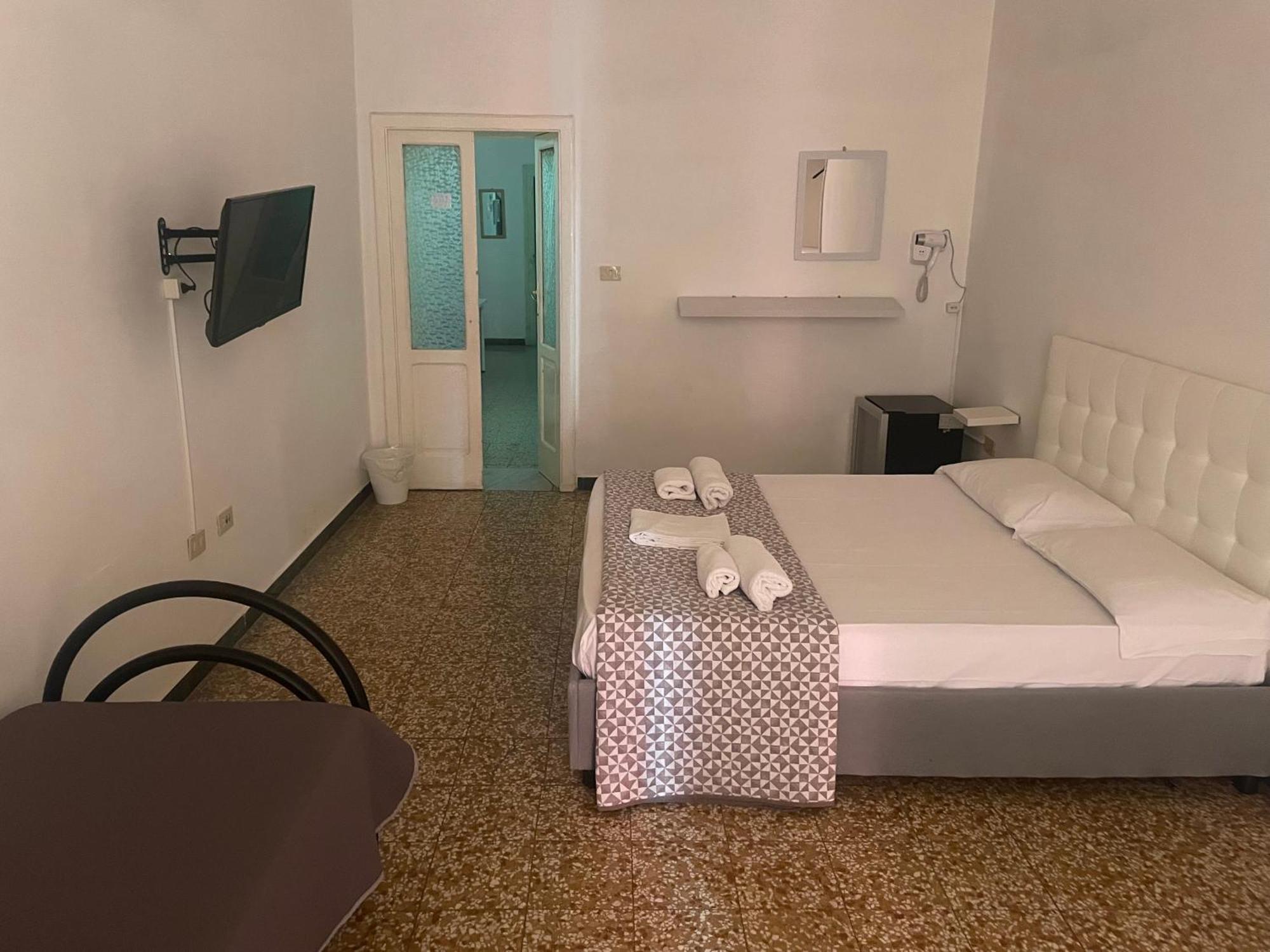 Dama Hostelbb Neapol Zewnętrze zdjęcie